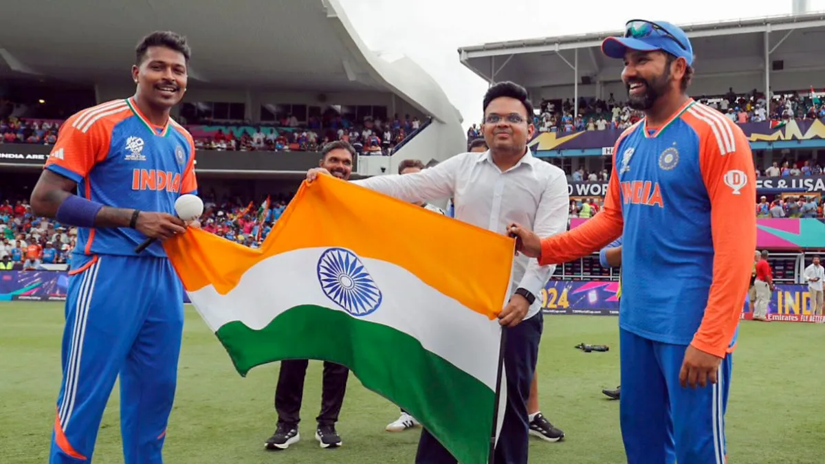 rohit-sharma-s-incredible-words-for-hardik-pandya-elevates-wankhede-stadium-during-team-indias-facilitation-video